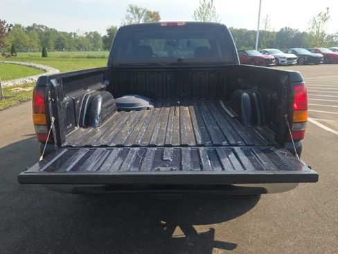 Used 2005 GMC Sierra 1500 W/T RWD image 9