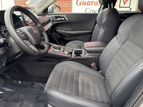 Used 2024 Mitsubishi Outlander SE image 23