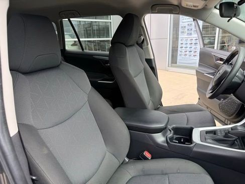 Used 2025 Toyota RAV4 XLE image 32