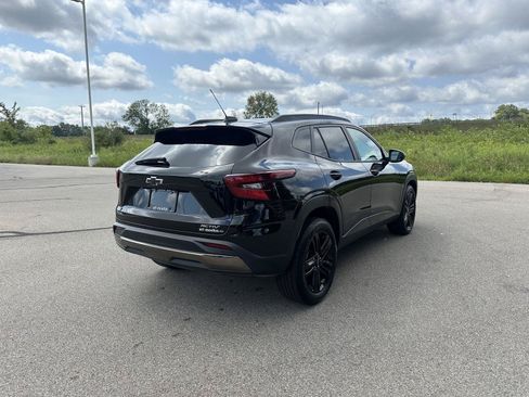 Used 2025 Chevrolet Trax ACTIV w/ Sunroof Package FWD image 5