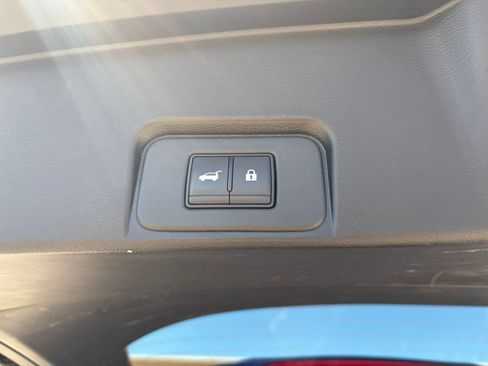 Used 2025 Nissan Rogue SV FWD image 23