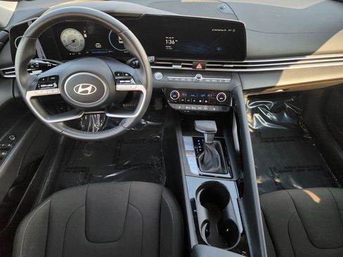 Used 2025 Hyundai Elantra SEL FWD image 26