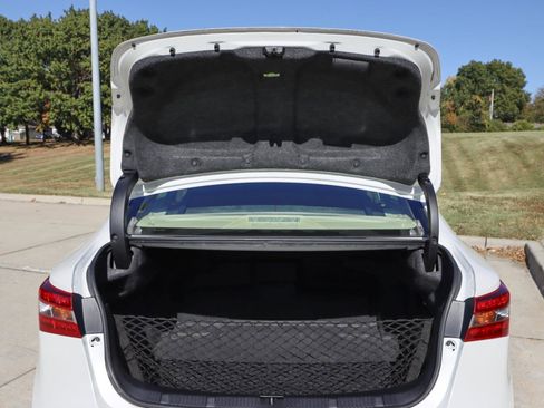 Used 2016 Toyota Avalon Limited image 25