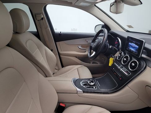 Used 2019 Mercedes-Benz GLC 350e 4MATIC w/ Premium Package image 21