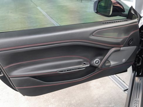 Used 2018 Ferrari GTC4Lusso T image 12