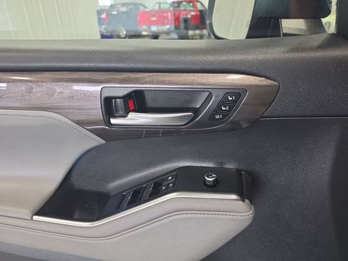 Used 2020 Toyota Highlander Platinum AWD/4WD image 20