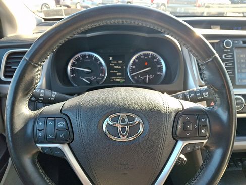 Used 2017 Toyota Highlander XLE image 20