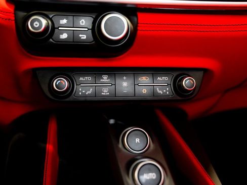 Used 2020 Ferrari Portofino RWD image 57
