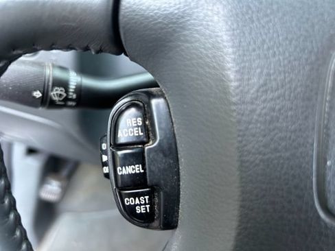 Used 2001 Nissan Quest SE FWD image 20