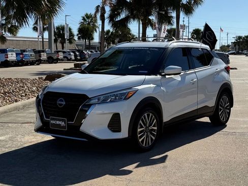 Certified 2024 Nissan Kicks SV image 1