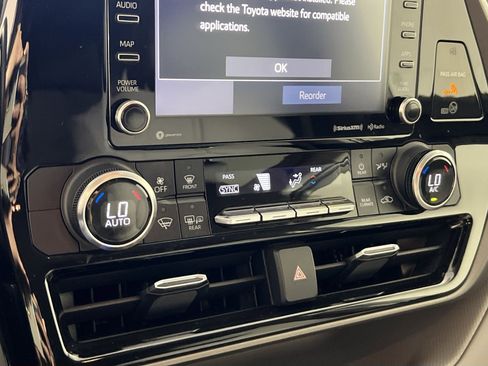 Used 2022 Toyota Highlander LE image 21