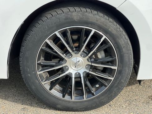 Used 2016 Toyota Corolla LE FWD image 18