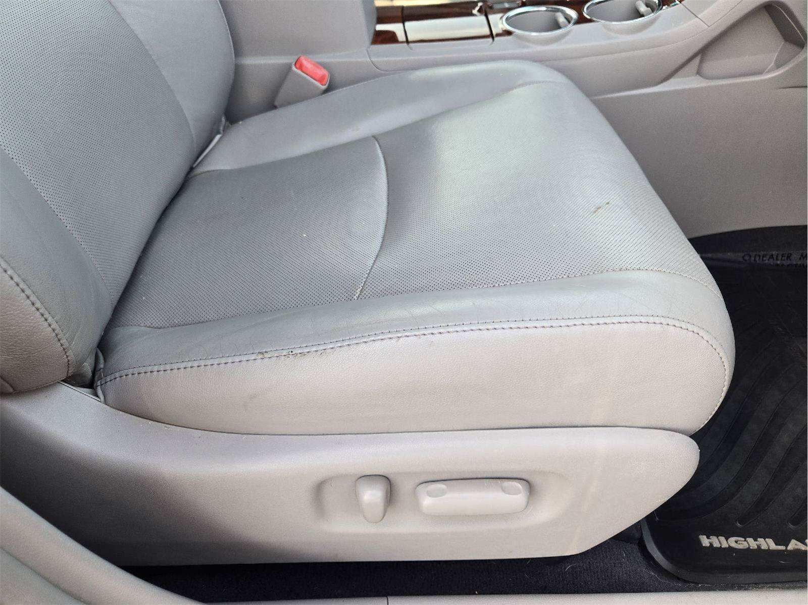 Used 2013 Toyota Highlander Limited FWD image 20