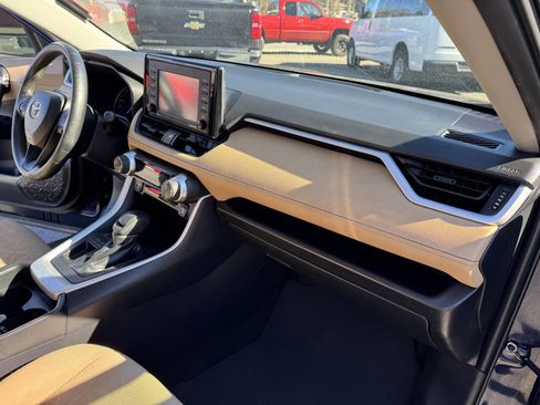 Used 2021 Toyota RAV4 XLE image 5