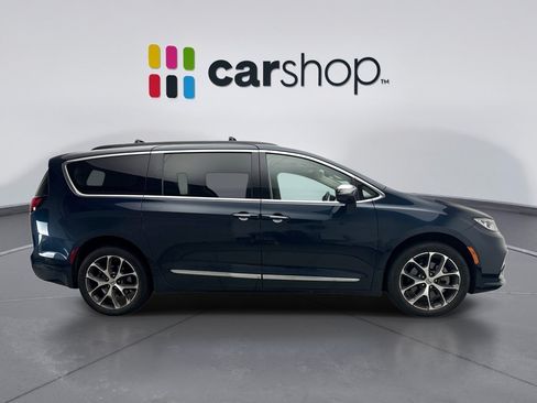 Used 2022 Chrysler Pacifica Limited AWD/4WD image 4