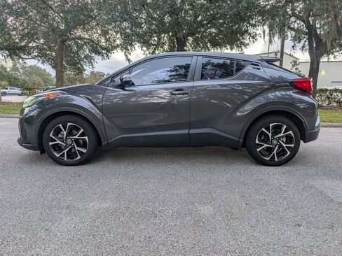 Used 2021 Toyota C-HR XLE image 5