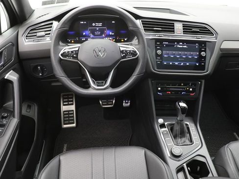 Used 2024 Volkswagen Tiguan SE R-Line image 13