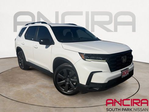 Used 2025 Honda Pilot Sport image 1