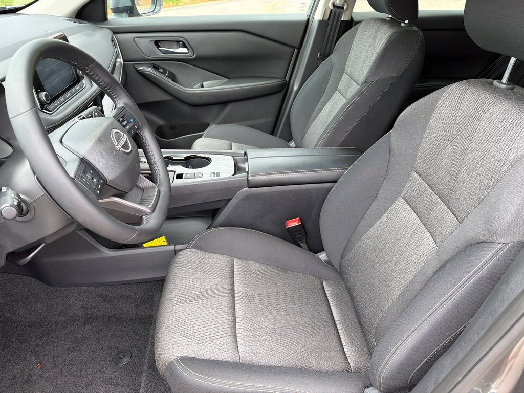 Used 2026 Nissan Rogue SV FWD image 9