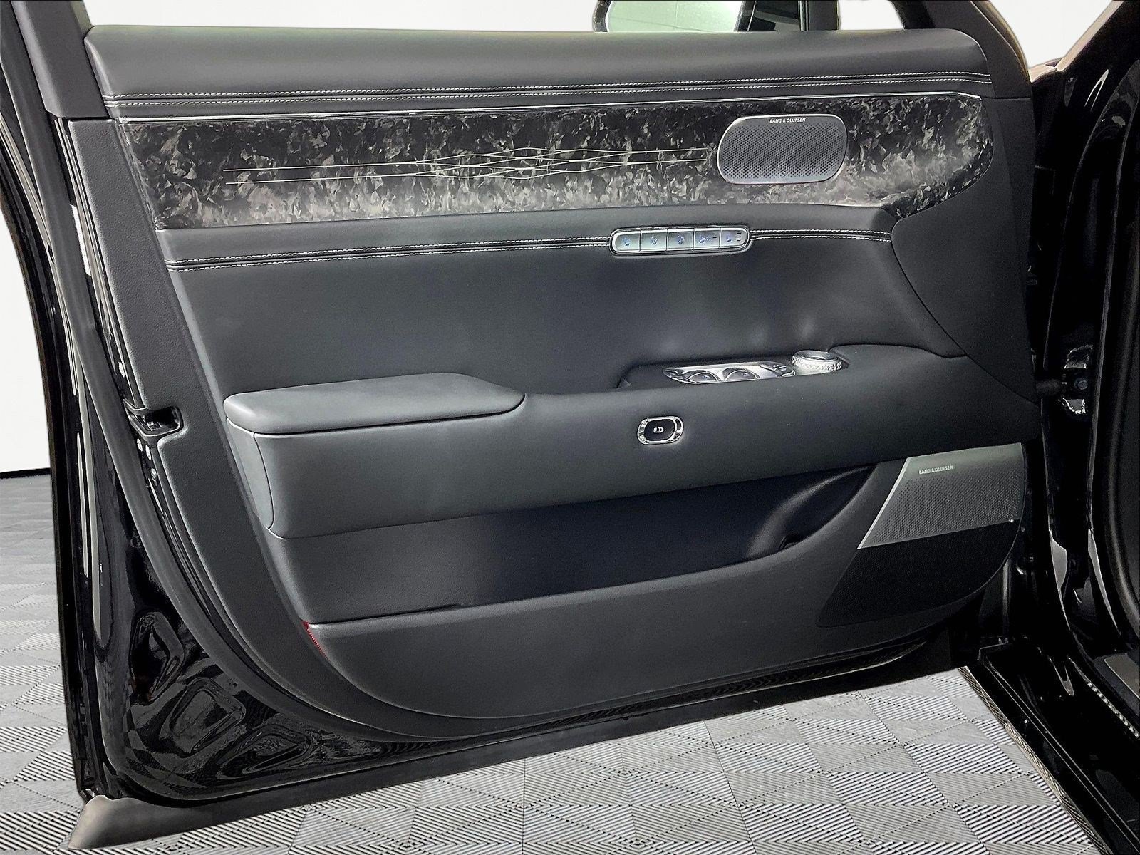 Used 2023 Genesis G90 3.5T AWD/4WD image 19