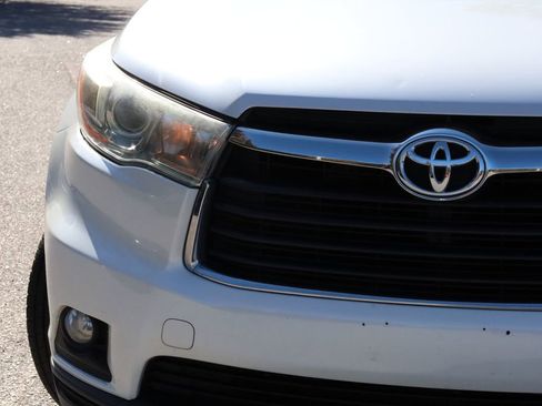 Used 2016 Toyota Highlander XLE image 14