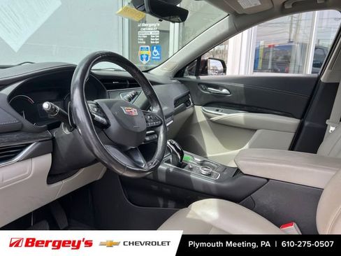 Used 2021 Cadillac XT4 Premium Luxury w/ Enhanced Visibility Package image 9