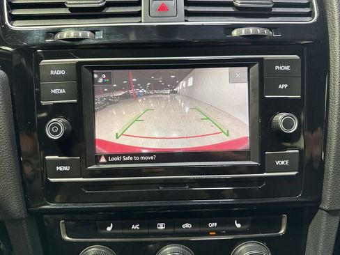 Used 2021 Volkswagen Golf 4-Door image 19