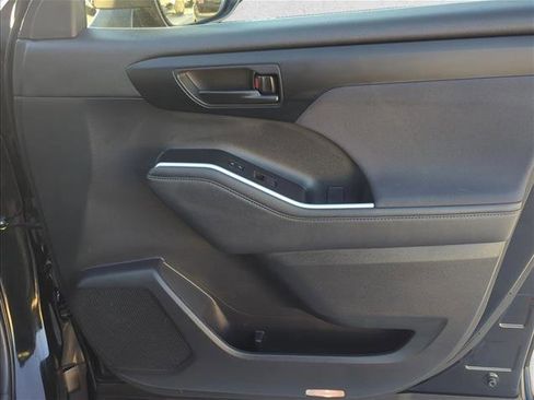 Used 2023 Toyota Highlander L FWD image 26