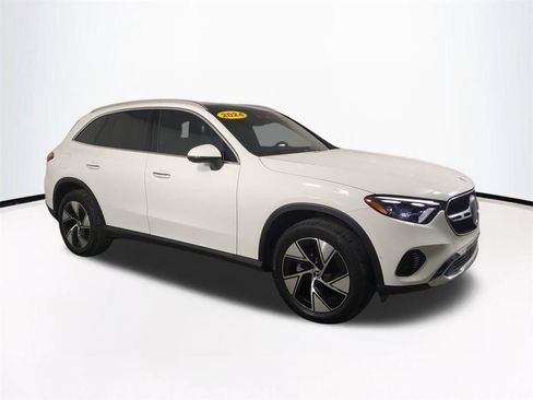 Used 2024 Mercedes-Benz GLC 300 4MATIC image 2