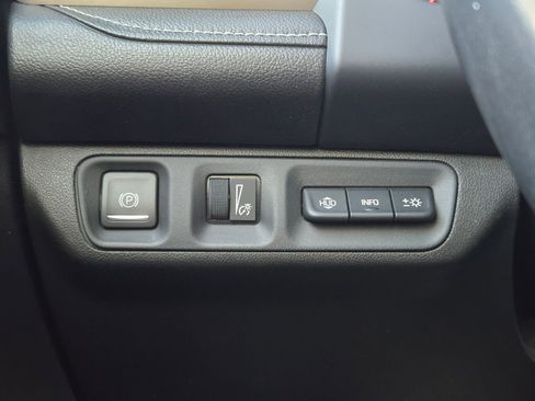 Used 2021 GMC Acadia Denali w/ Denali Technology Package image 27