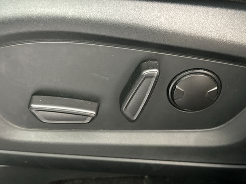 Used 2020 Ford Explorer XLT image 20