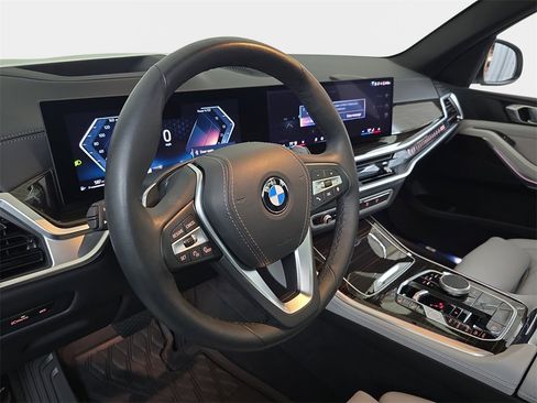 Used 2025 BMW X5 xDrive40i w/ Parking Assistance Package image 19