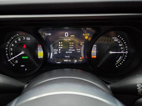 Used 2024 Jeep Wrangler Unlimited Sahara w/ Technology Group AWD/4WD image 31