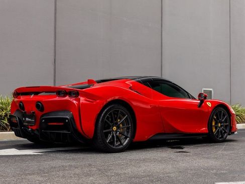Used 2022 Ferrari SF90 Spider image 18