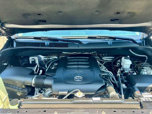 Used 2019 Toyota Tundra SR5 w/ SR5 Upgrade Package AWD/4WD image 31