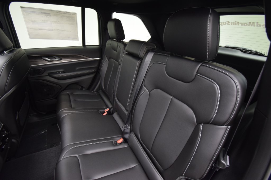 New 2027 Jeep Grand Cherokee Limited AWD/4WD image 36