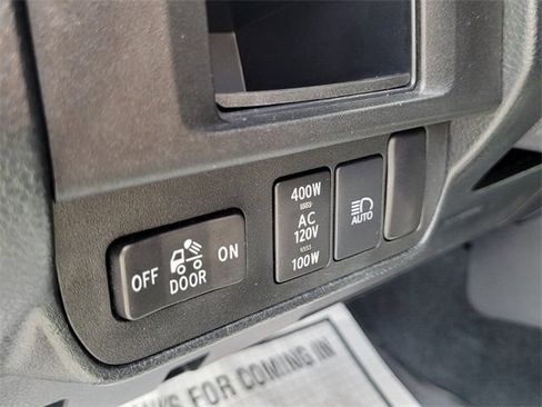 Used 2018 Toyota Tacoma TRD Sport w/ Technology Package RWD image 17