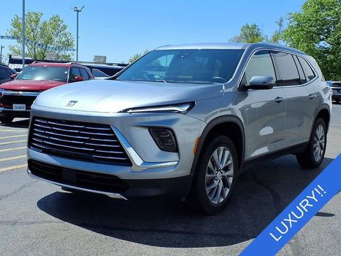 Used 2025 Buick Enclave Preferred image 2