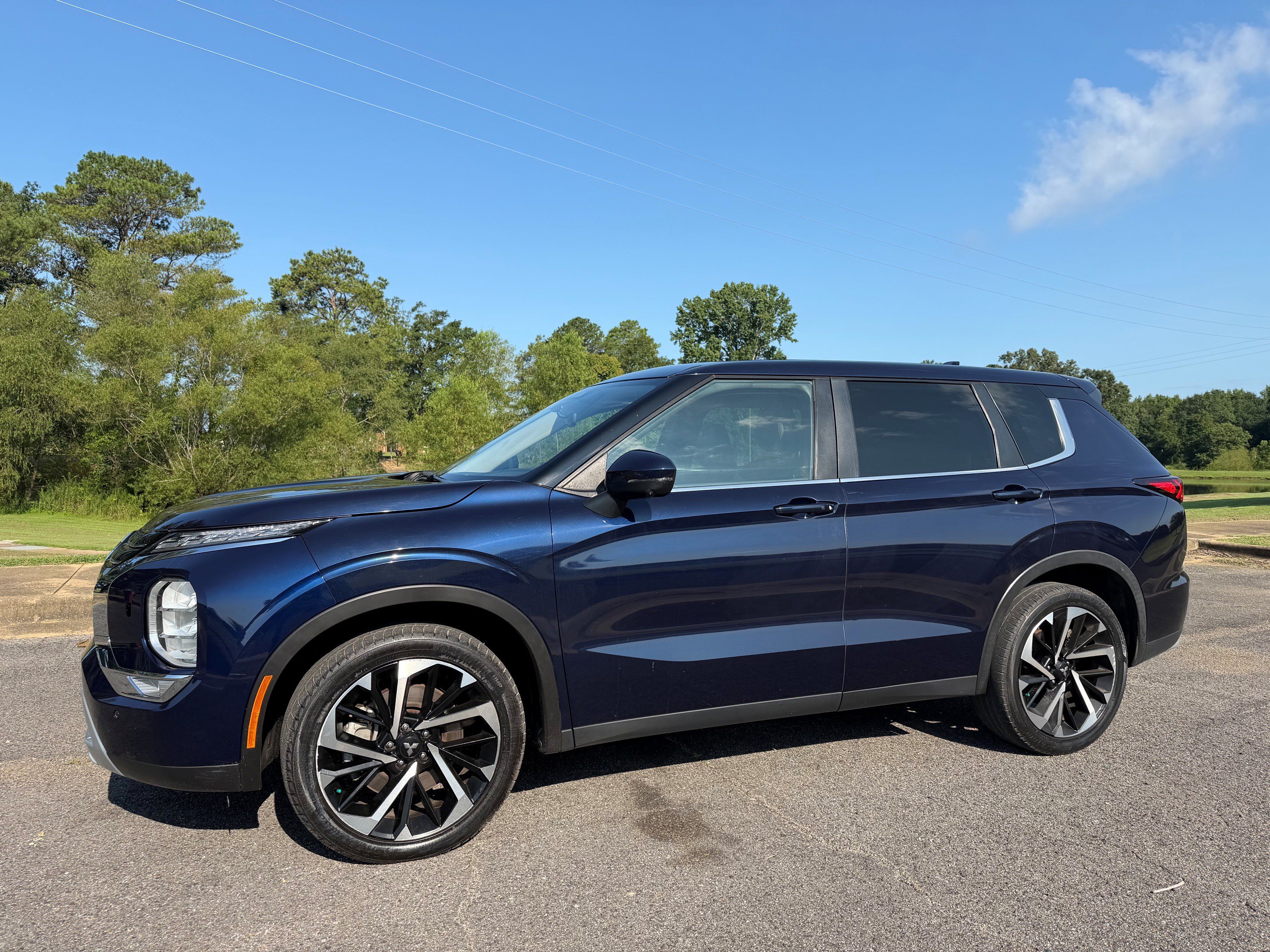 Used 2022 Mitsubishi Outlander SE AWD/4WD image 1