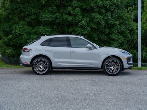 Certified 2026 Porsche Macan AWD/4WD image 8