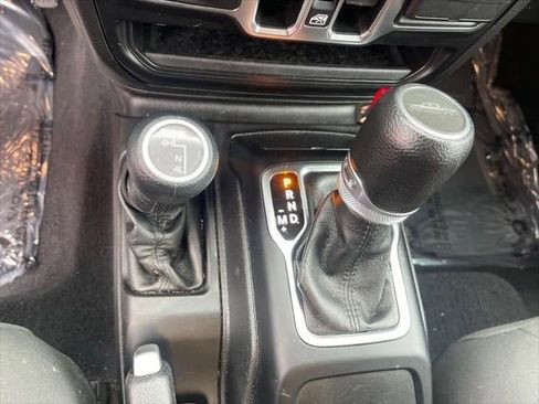 Used 2023 Jeep Gladiator Sport image 14