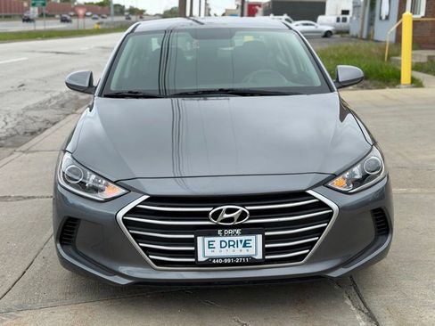 Used 2018 Hyundai Elantra SE w/ Cargo Package FWD image 2