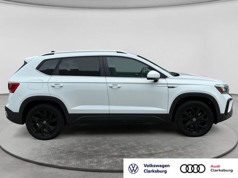 Used 2023 Volkswagen Taos SE w/ Black Wheel Package AWD/4WD image 4