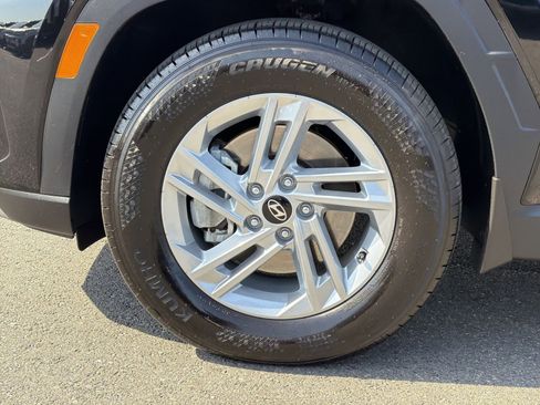 Used 2025 Hyundai Tucson SE FWD image 12