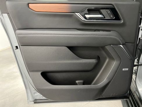Used 2025 GMC Yukon XL Denali RWD image 16