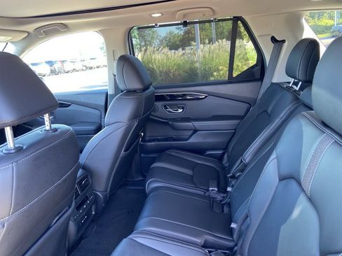 Used 2025 Honda Pilot Touring image 17