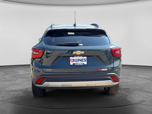 Used 2025 Chevrolet Trax LT w/ LT Convenience Package FWD image 8