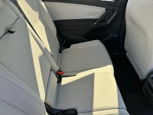 Used 2020 Volkswagen Tiguan S image 17