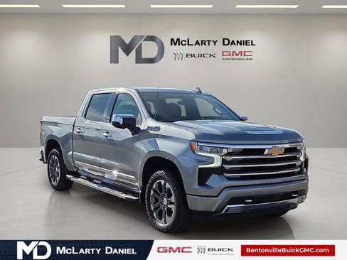 Used 2023 Chevrolet Silverado 1500 High Country w/ Technology Package image 1