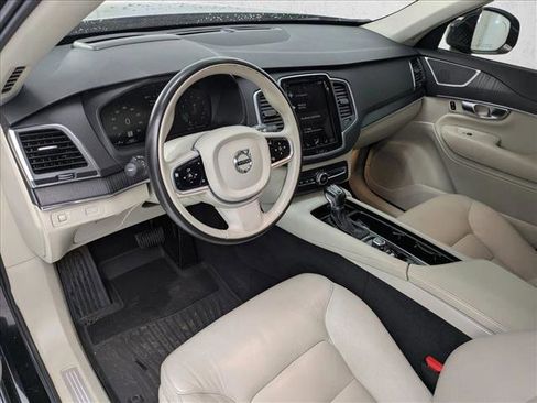 Used 2020 Volvo XC90 T6 Momentum w/ Protection Package Premier image 10